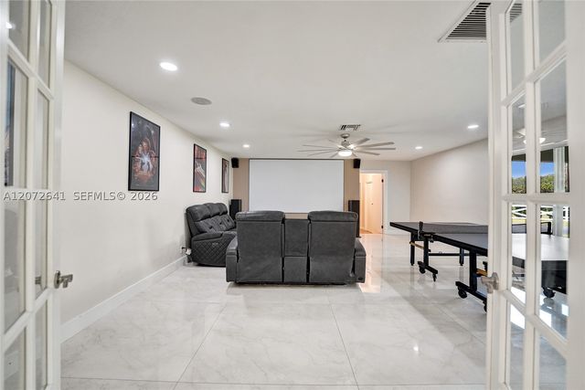 10880 SW 25th St, Davie, FL 33324