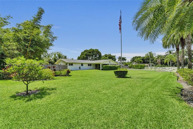 10880 SW 25th St, Davie, FL 33324