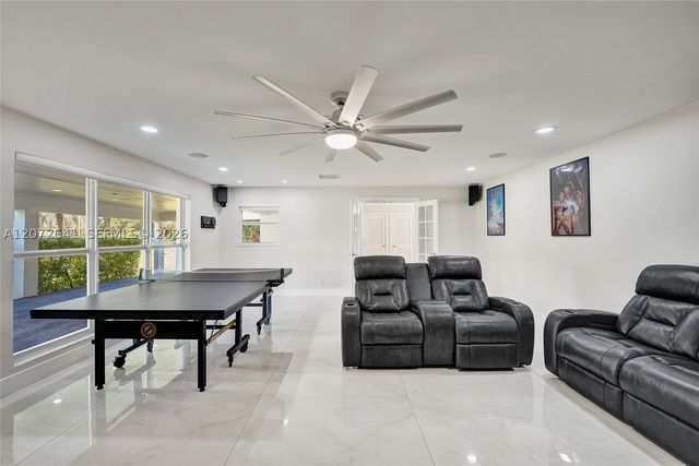 10880 SW 25th St, Davie, FL 33324