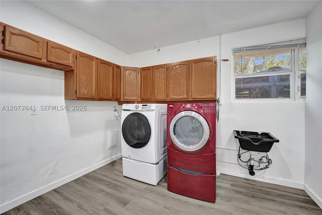 10880 SW 25th St, Davie, FL 33324