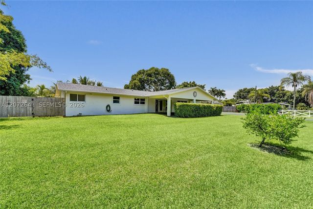 10880 SW 25th St, Davie, FL 33324