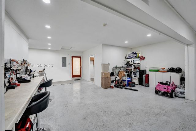 10880 SW 25th St, Davie, FL 33324
