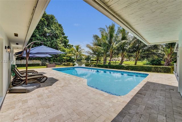 10880 SW 25th St, Davie, FL 33324