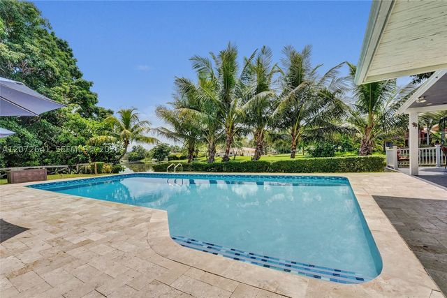 10880 SW 25th St, Davie, FL 33324