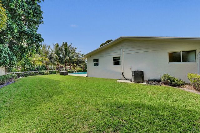 10880 SW 25th St, Davie, FL 33324
