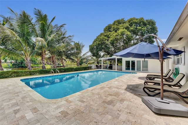 10880 SW 25th St, Davie, FL 33324