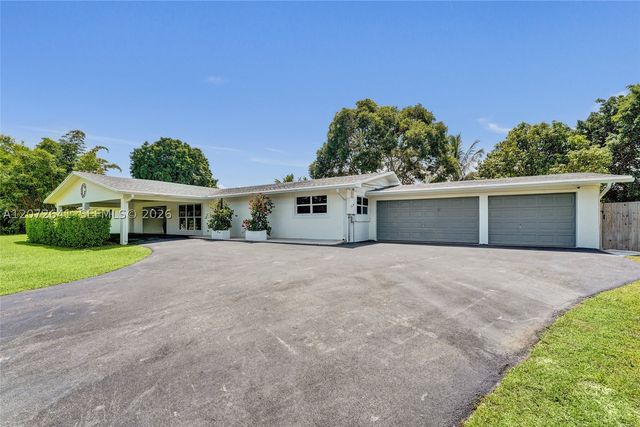 10880 SW 25th St, Davie, FL 33324