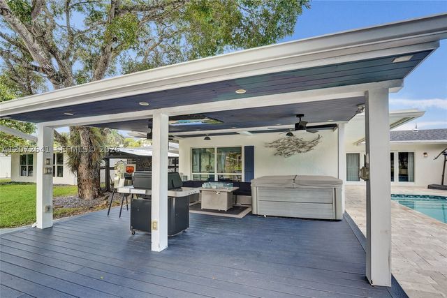 10880 SW 25th St, Davie, FL 33324