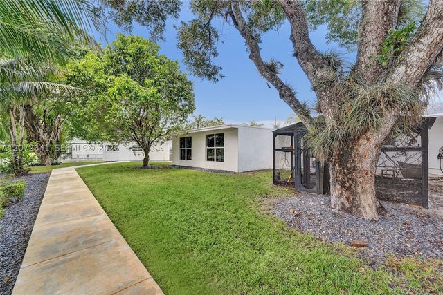 10880 SW 25th St, Davie, FL 33324
