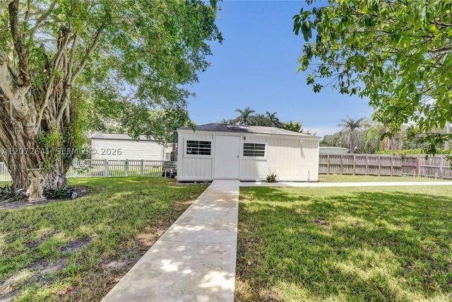 10880 SW 25th St, Davie, FL 33324