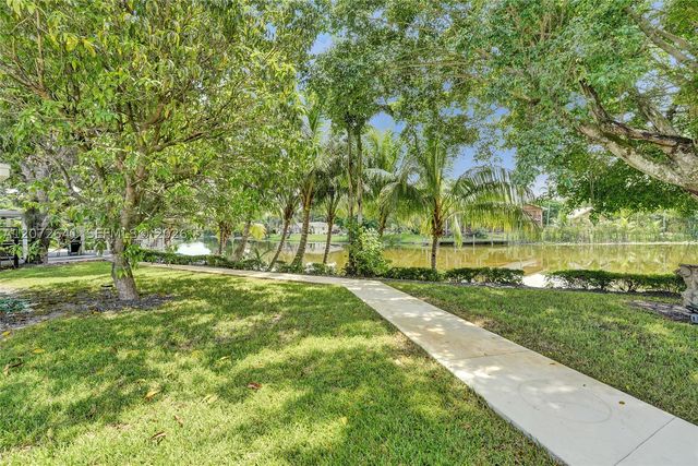 10880 SW 25th St, Davie, FL 33324