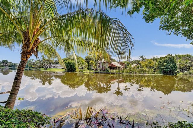 10880 SW 25th St, Davie, FL 33324