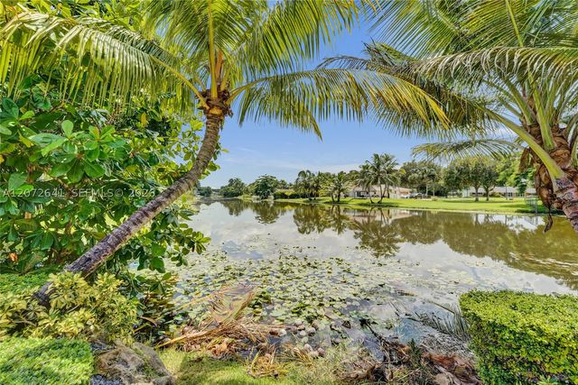 10880 SW 25th St, Davie, FL 33324