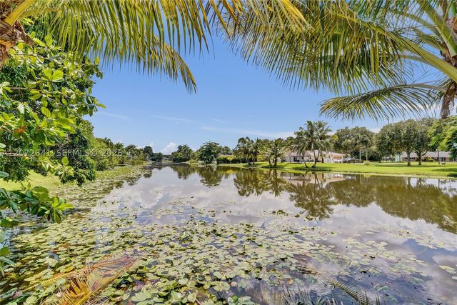 10880 SW 25th St, Davie, FL 33324