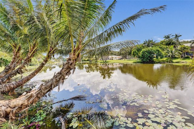 10880 SW 25th St, Davie, FL 33324