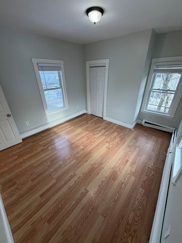 83 Chelsea 2, Boston, MA 02128