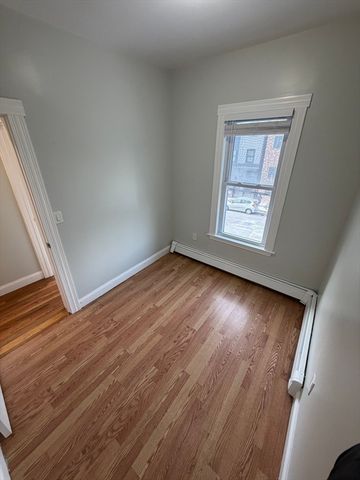 83 Chelsea 2, Boston, MA 02128