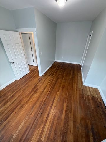 83 Chelsea 2, Boston, MA 02128