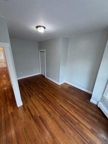 83 Chelsea 2, Boston, MA 02128