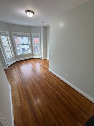 83 Chelsea 2, Boston, MA 02128