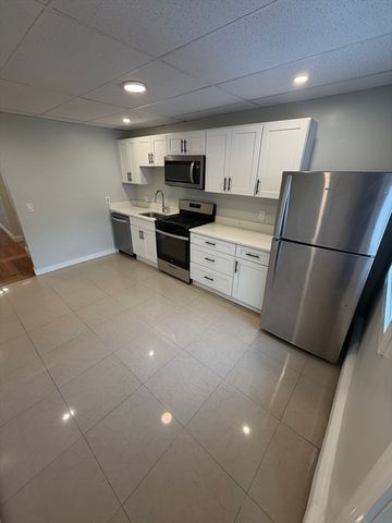 83 Chelsea 2, Boston, MA 02128