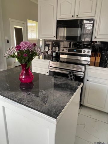 6397 Pelican Crossing Dr, Gonzales, LA 70737