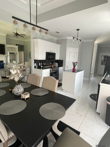 6397 Pelican Crossing Dr, Gonzales, LA 70737