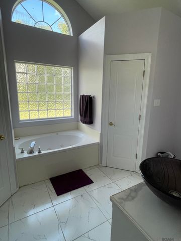 6397 Pelican Crossing Dr, Gonzales, LA 70737