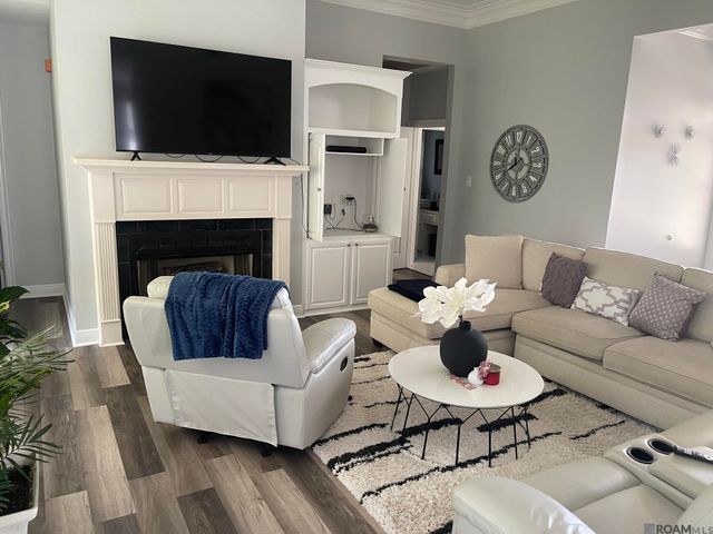 6397 Pelican Crossing Dr, Gonzales, LA 70737