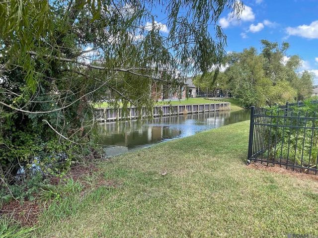 6397 Pelican Crossing Dr, Gonzales, LA 70737