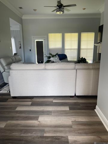 6397 Pelican Crossing Dr, Gonzales, LA 70737