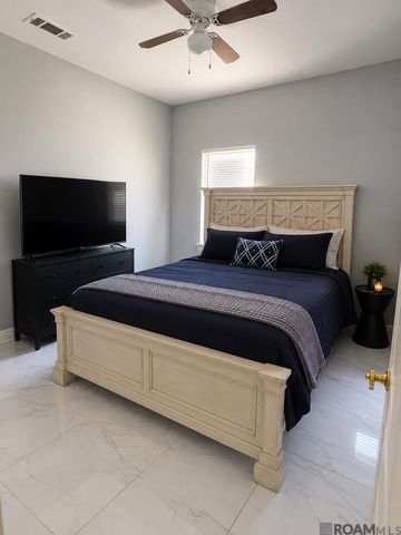 6397 Pelican Crossing Dr, Gonzales, LA 70737