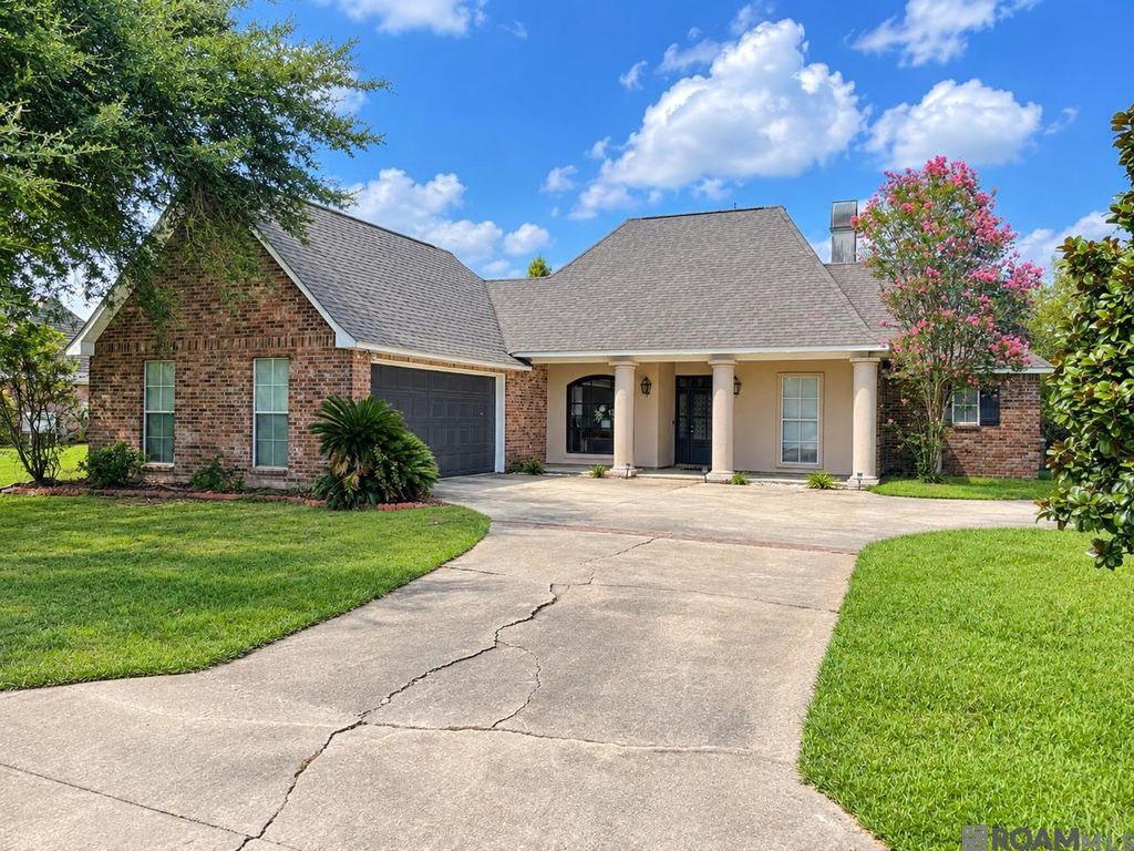 6397 Pelican Crossing Dr, Gonzales, LA 70737
