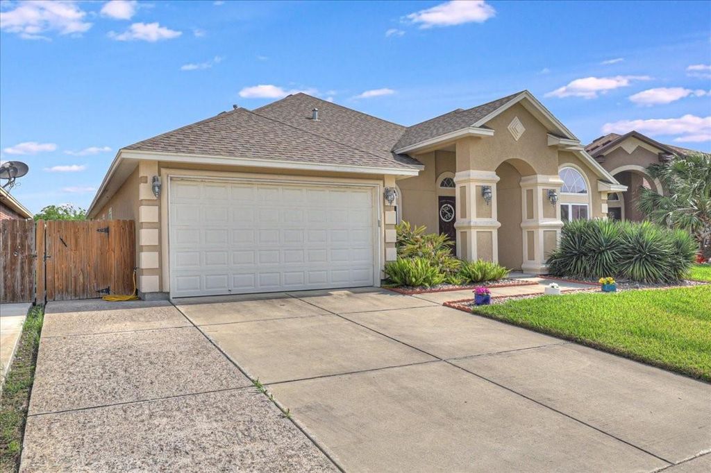 7522 S Lake Drive, Corpus Christi, TX 78414