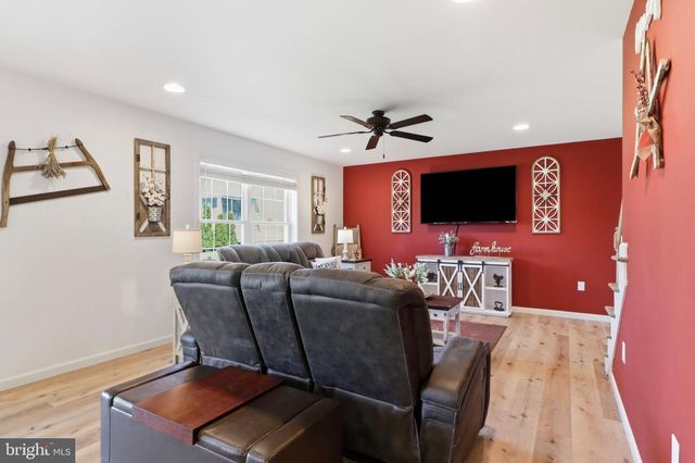 405 JARED WAY, New Holland, PA 17557