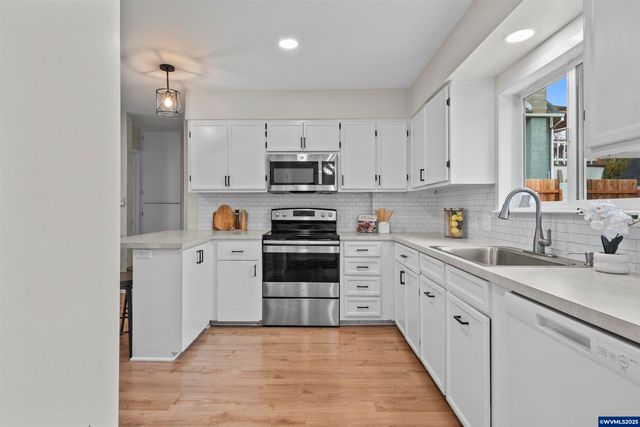 547 Fir St, Woodburn, OR 97071