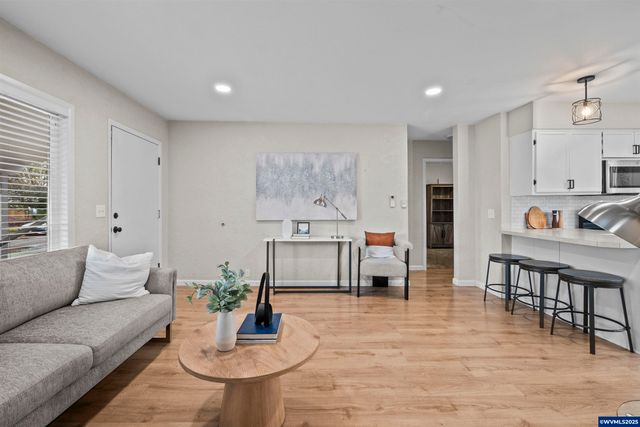 547 Fir St, Woodburn, OR 97071