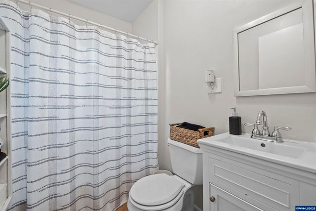 547 Fir St, Woodburn, OR 97071