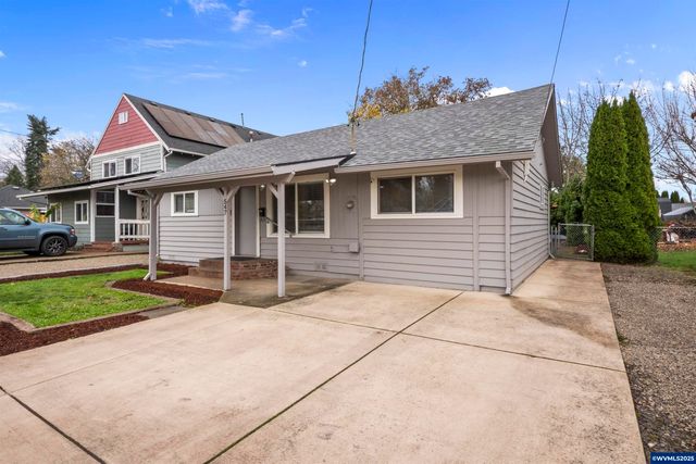 547 Fir St, Woodburn, OR 97071