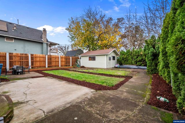 547 Fir St, Woodburn, OR 97071