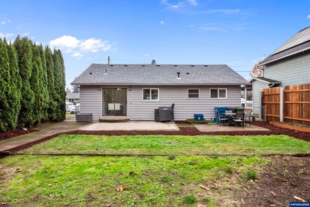 547 Fir St, Woodburn, OR 97071