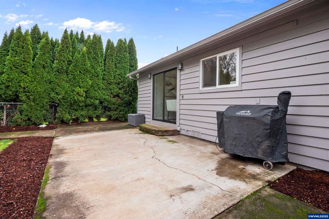 547 Fir St, Woodburn, OR 97071