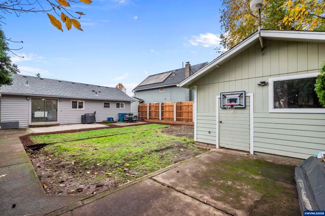 547 Fir St, Woodburn, OR 97071