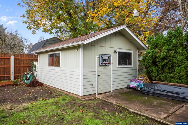 547 Fir St, Woodburn, OR 97071