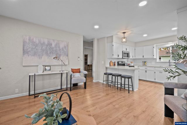 547 Fir St, Woodburn, OR 97071