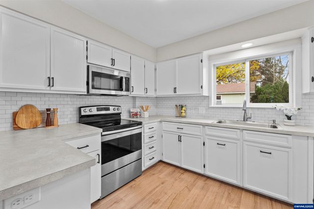 547 Fir St, Woodburn, OR 97071