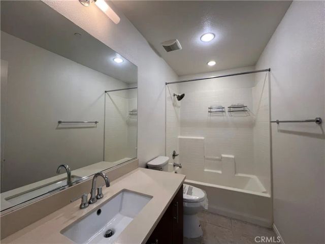 905 N Purple Sage Drive F, Azusa, CA 91702