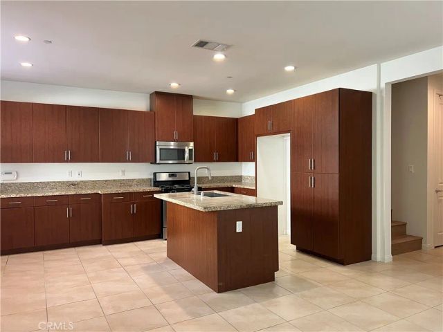 905 N Purple Sage Drive F, Azusa, CA 91702