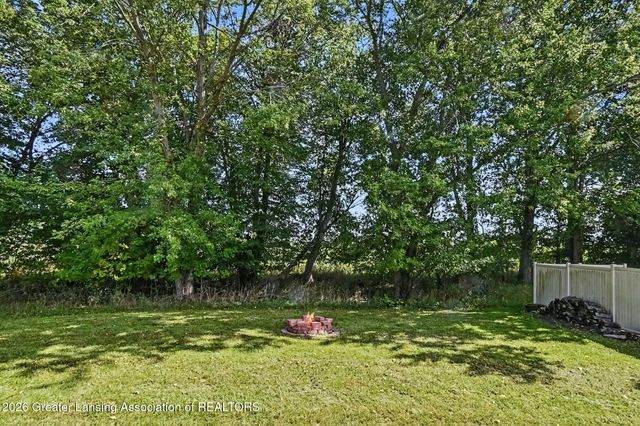 504 N Miller Drive, Eaton Rapids, MI 48827