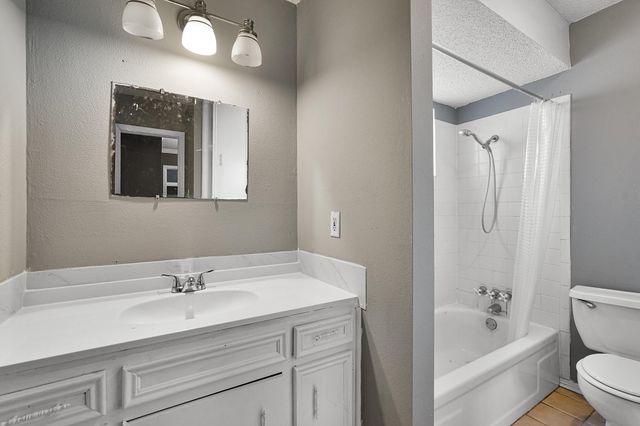 10014 Carlow Lane, La Porte, TX 77571